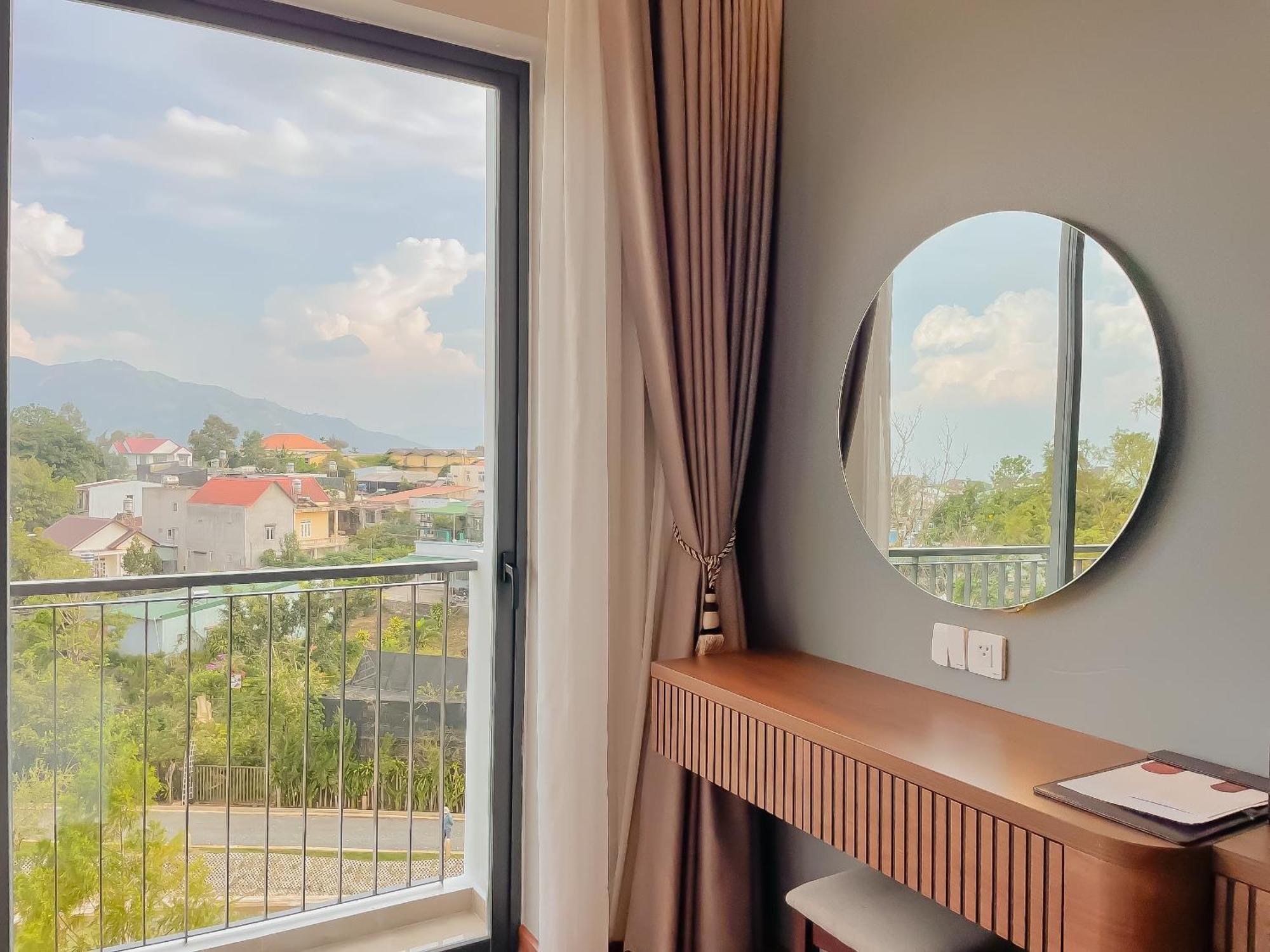 Sunflower Hotel & Resort Bao Loc Exteriör bild