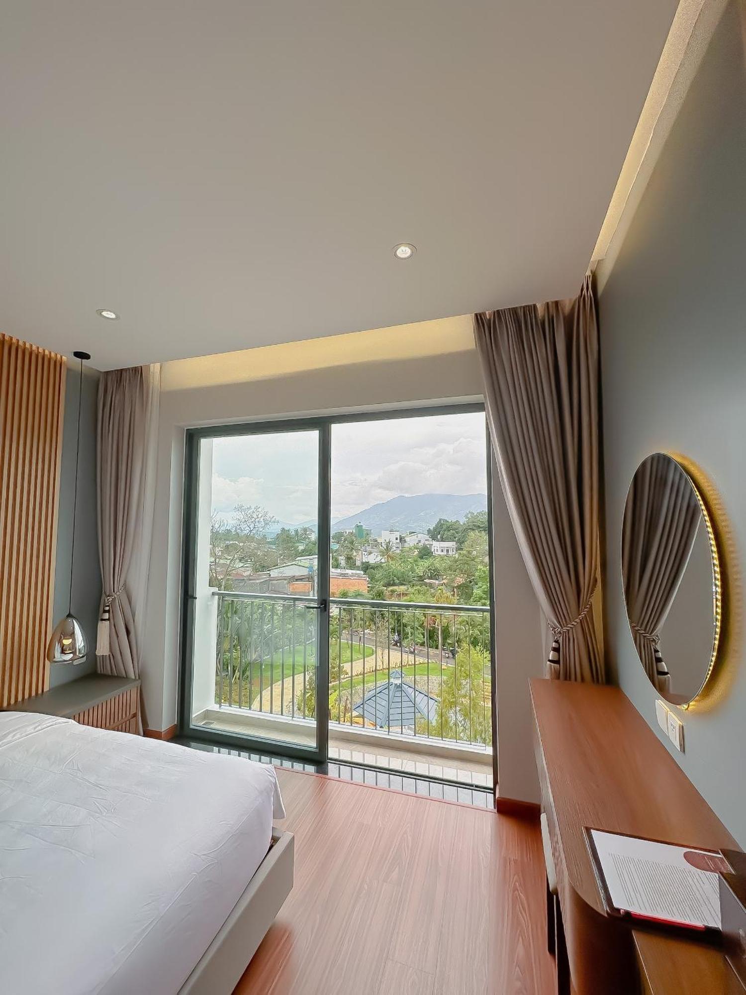 Sunflower Hotel & Resort Bao Loc Exteriör bild