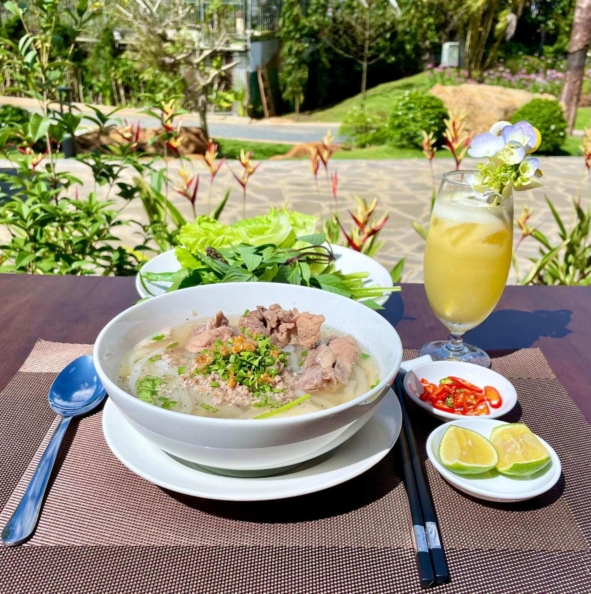 Sunflower Hotel & Resort Bao Loc Exteriör bild
